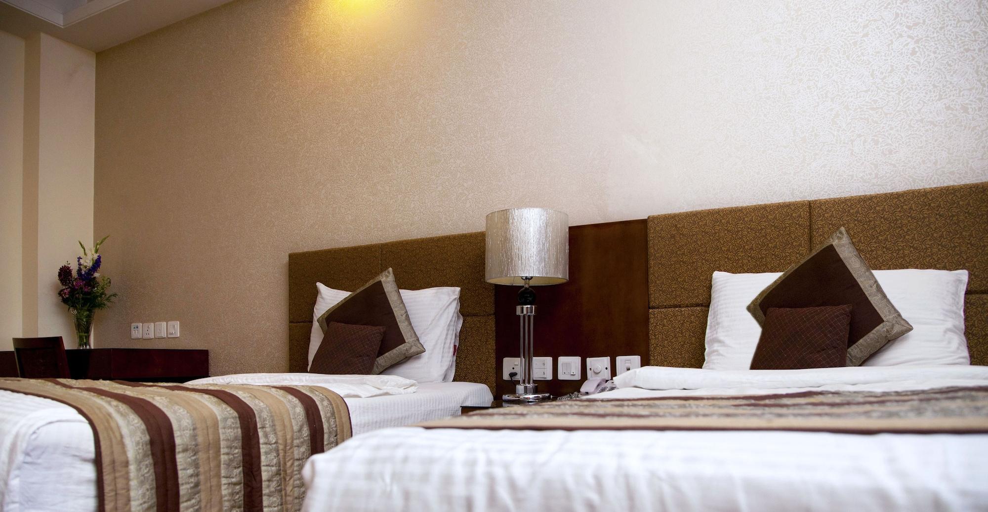 Alpina Hotels & Suites Új-Delhi Kültér fotó