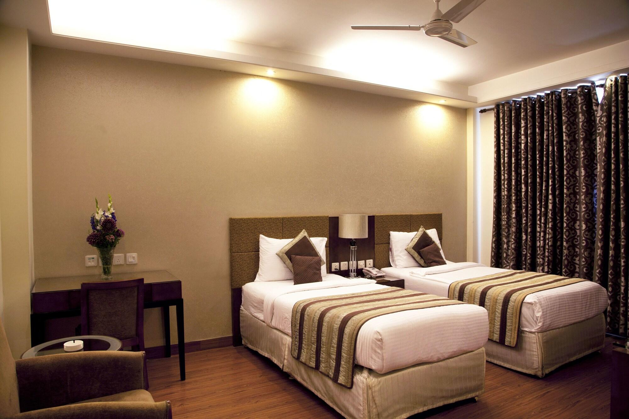 Alpina Hotels & Suites Új-Delhi Kültér fotó