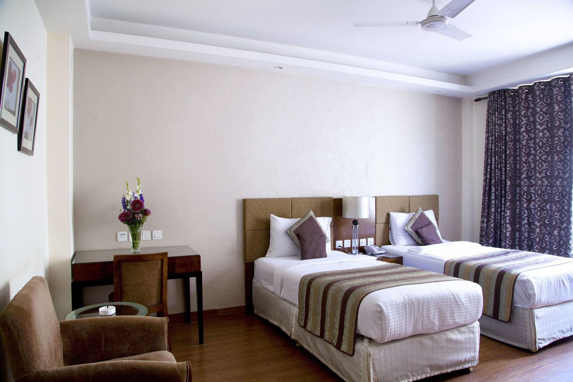 Alpina Hotels & Suites Új-Delhi Kültér fotó