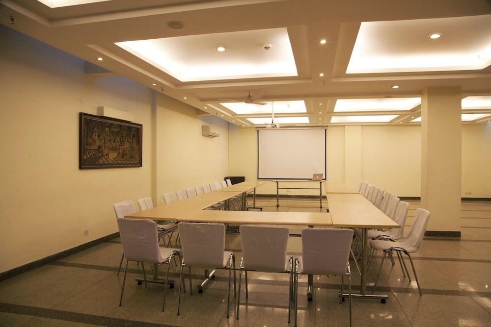 Alpina Hotels & Suites Új-Delhi Kültér fotó