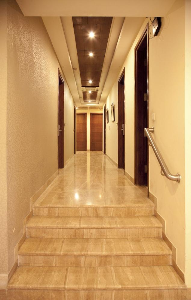 Alpina Hotels & Suites Új-Delhi Kültér fotó