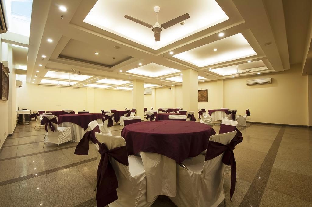 Alpina Hotels & Suites Új-Delhi Kültér fotó