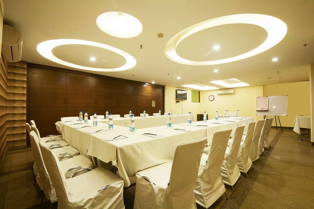Alpina Hotels & Suites Új-Delhi Kültér fotó