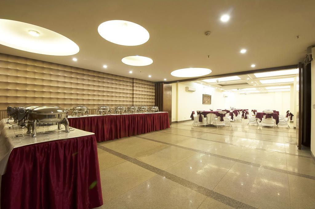 Alpina Hotels & Suites Új-Delhi Kültér fotó