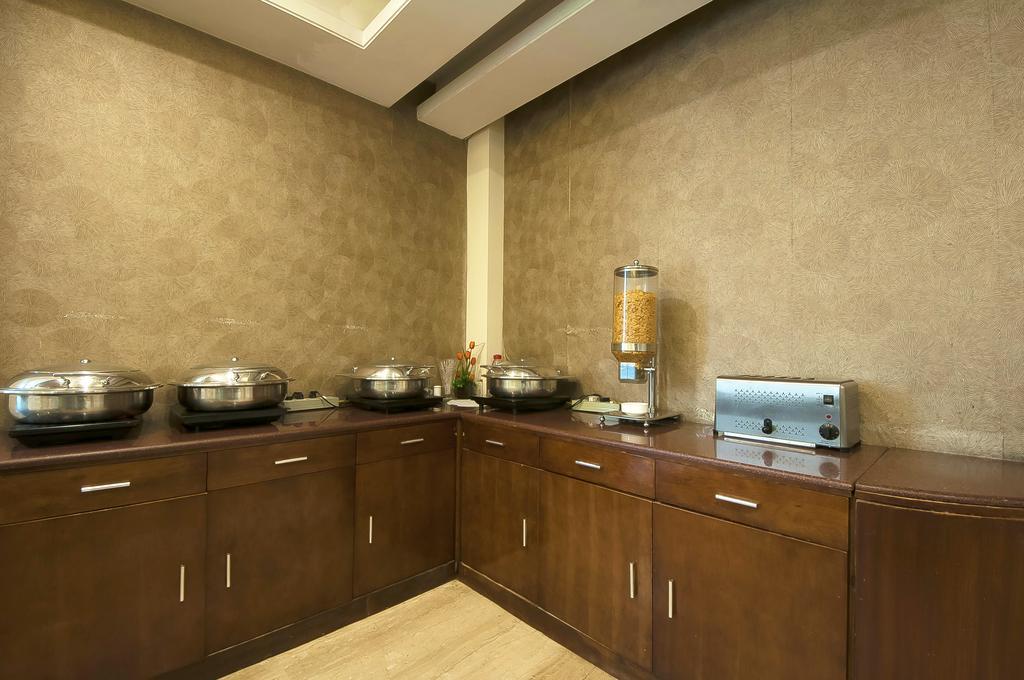 Alpina Hotels & Suites Új-Delhi Kültér fotó