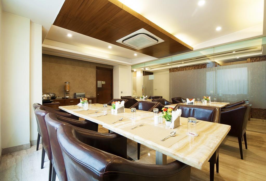 Alpina Hotels & Suites Új-Delhi Kültér fotó