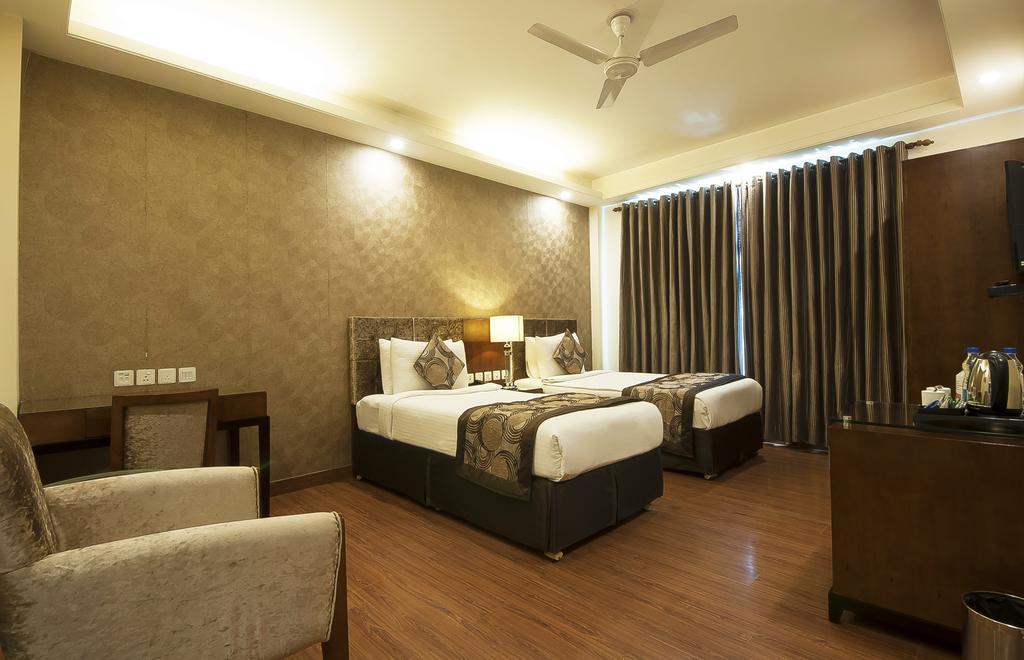 Alpina Hotels & Suites Új-Delhi Kültér fotó