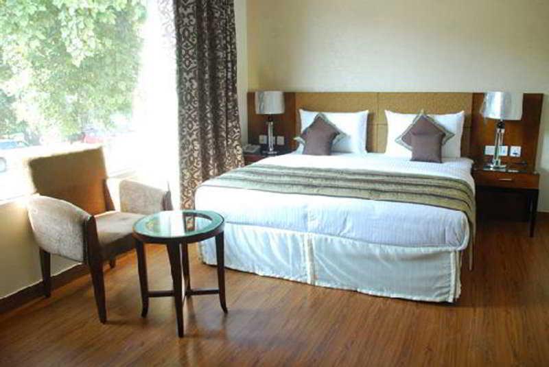 Alpina Hotels & Suites Új-Delhi Kültér fotó