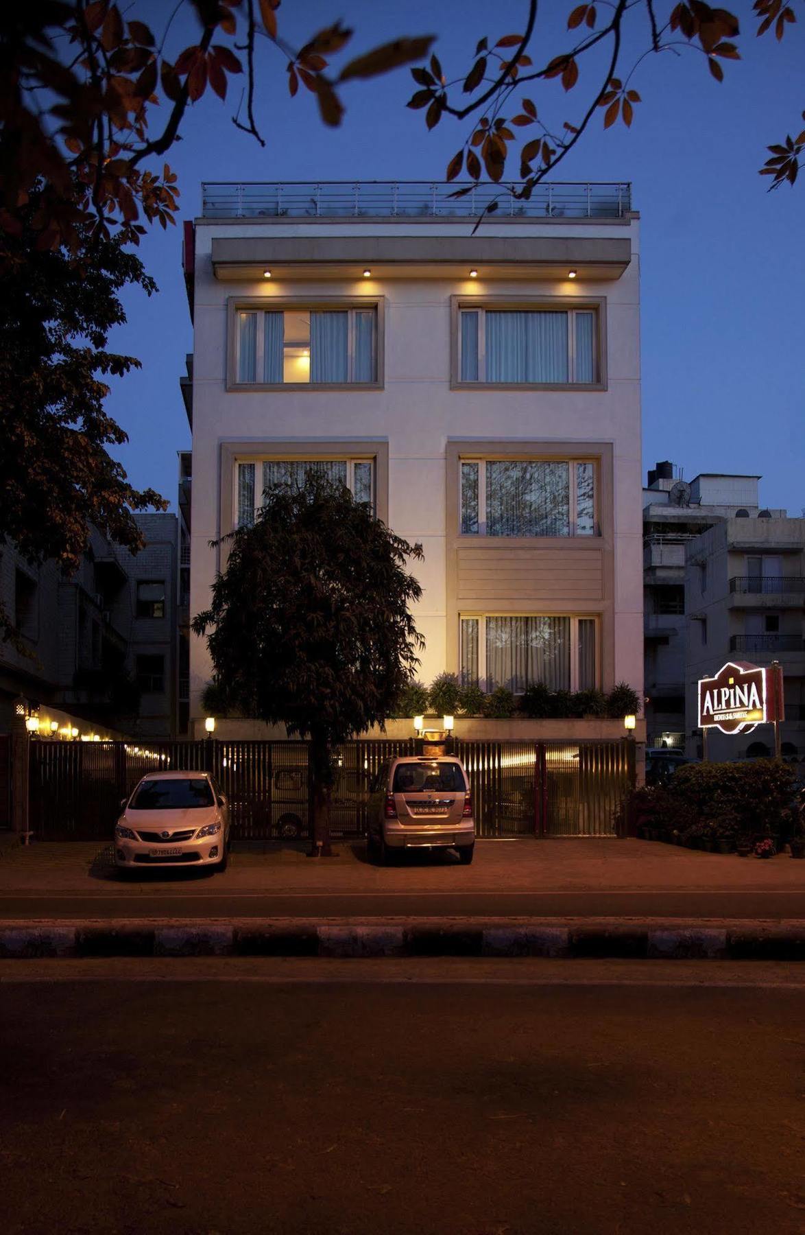 Alpina Hotels & Suites Új-Delhi Kültér fotó