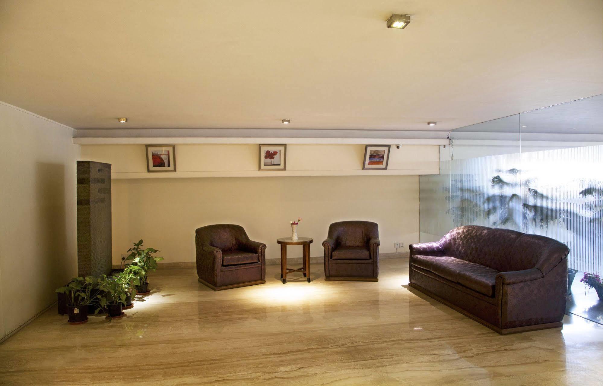 Alpina Hotels & Suites Új-Delhi Kültér fotó