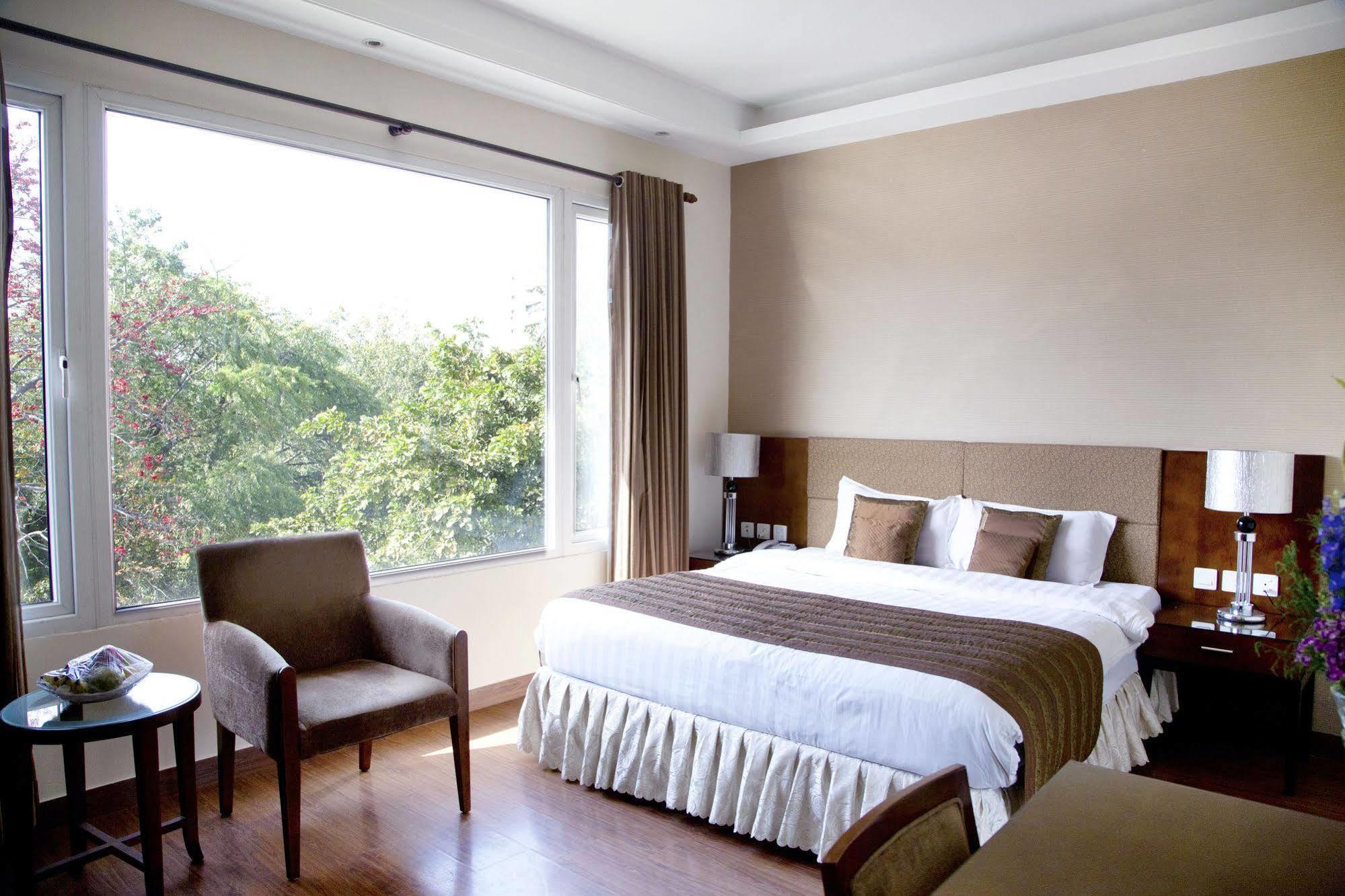 Alpina Hotels & Suites Új-Delhi Kültér fotó