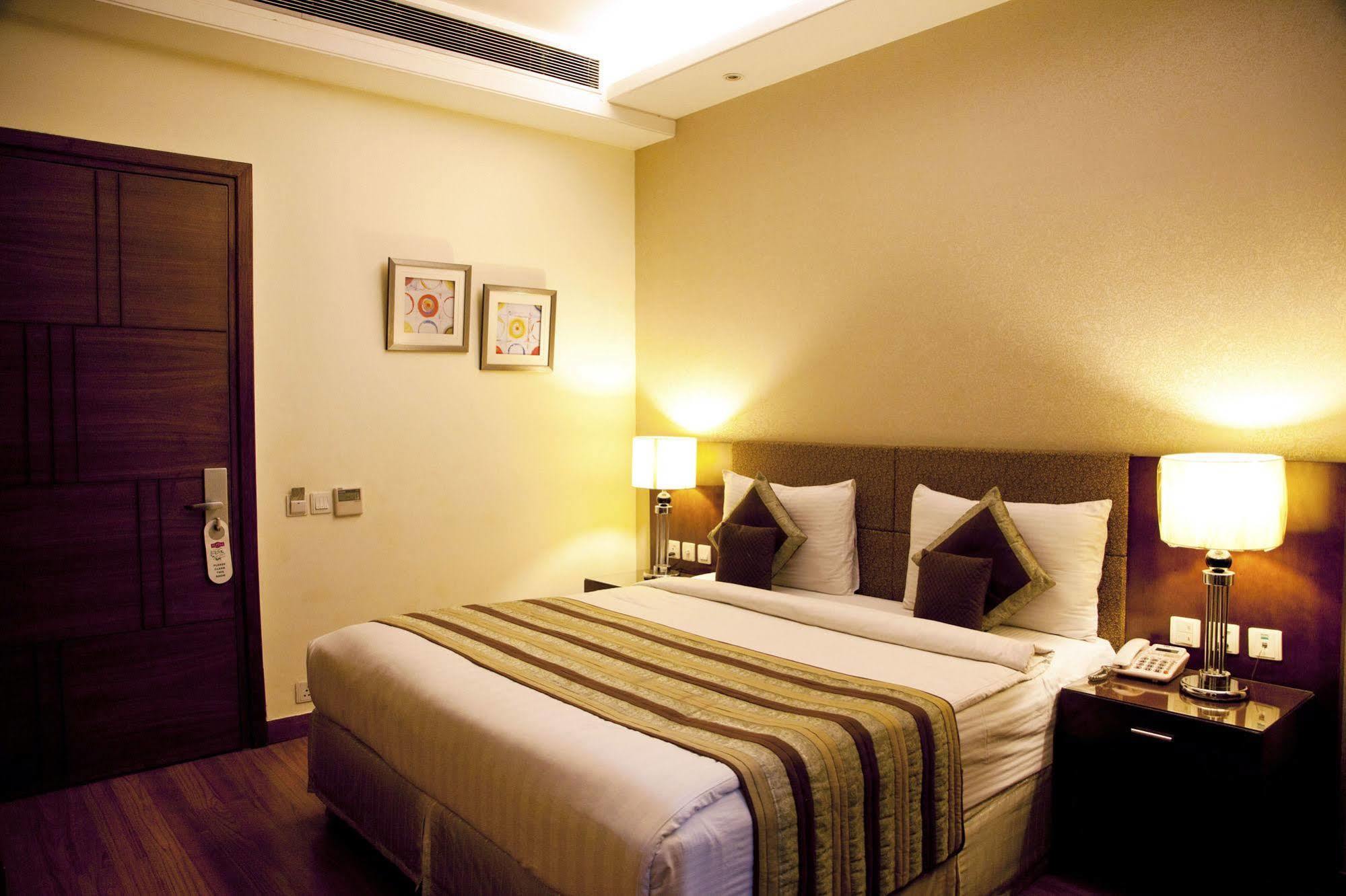 Alpina Hotels & Suites Új-Delhi Kültér fotó