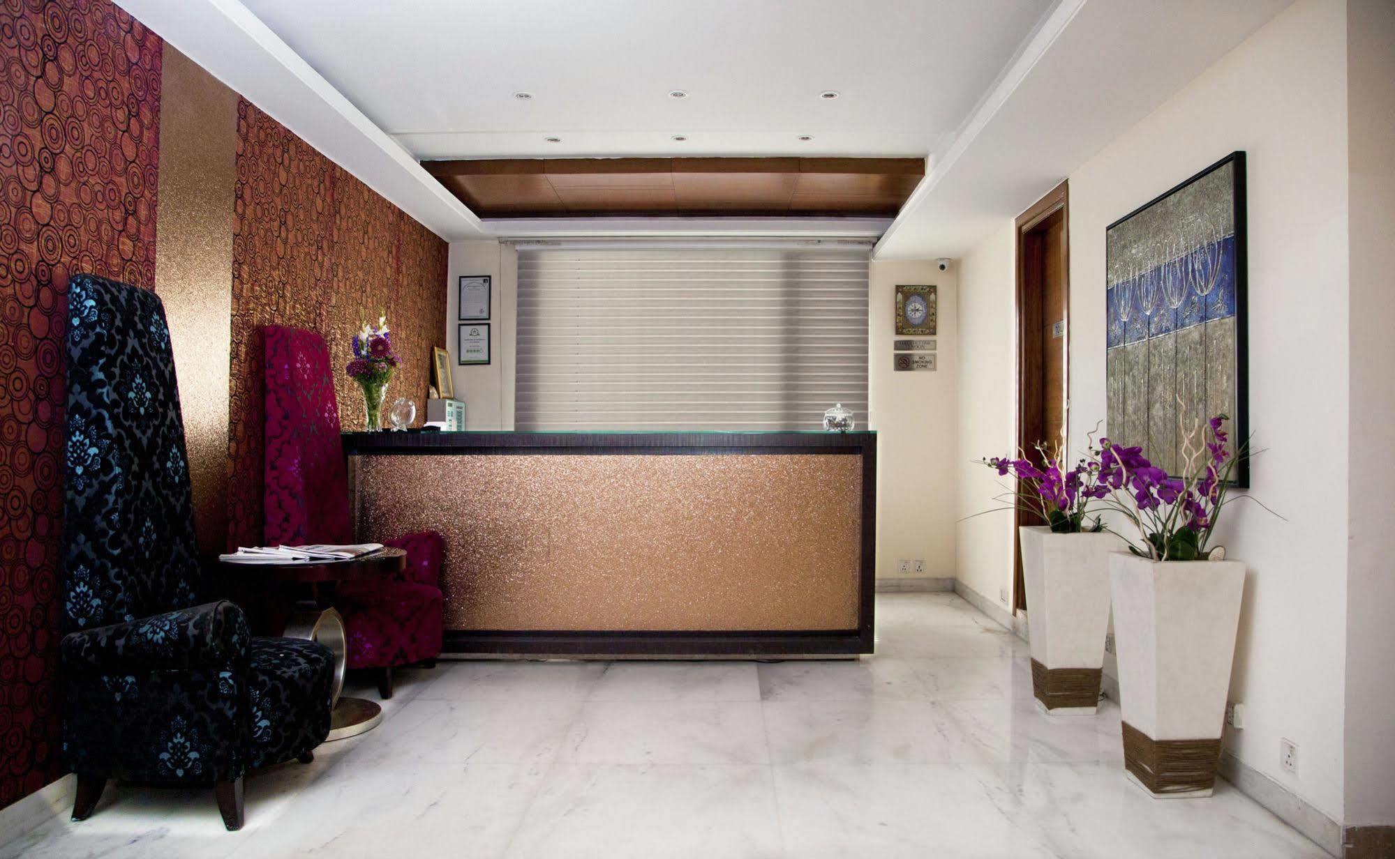 Alpina Hotels & Suites Új-Delhi Kültér fotó
